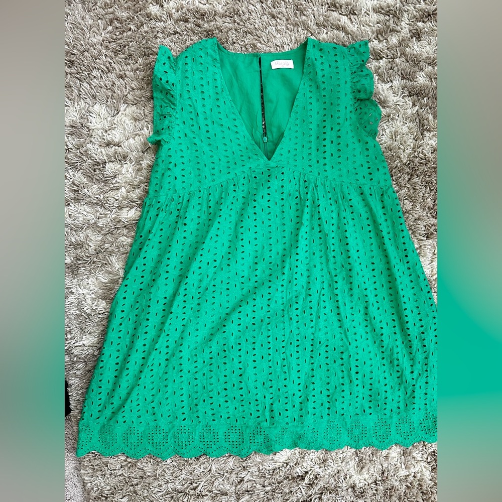 Beautiful bright green romper! Perfect for Spring and Summer time!!